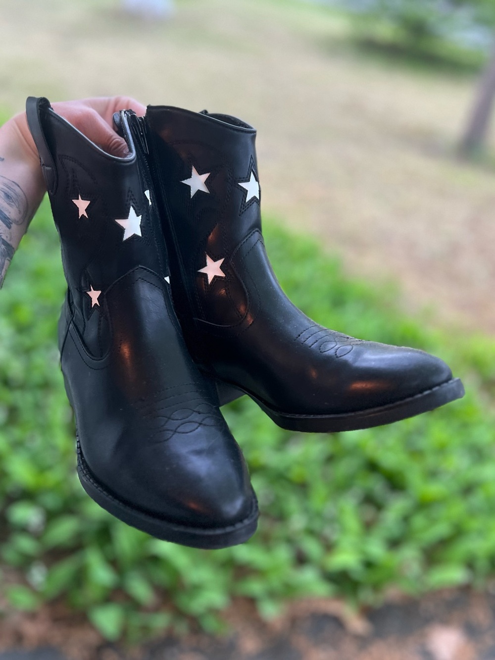 Black Star Accent Western Boots